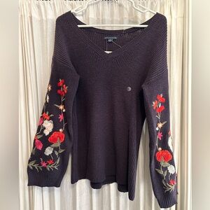 American Eagle V-neck sweater NWT